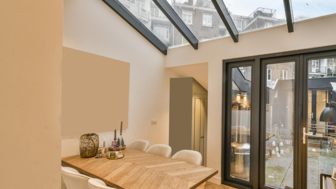 Concevoir une véranda confortable et bien intégrée